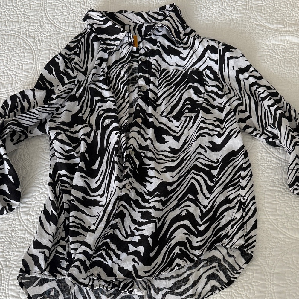 Ruby rd 100% linen Zebra button up